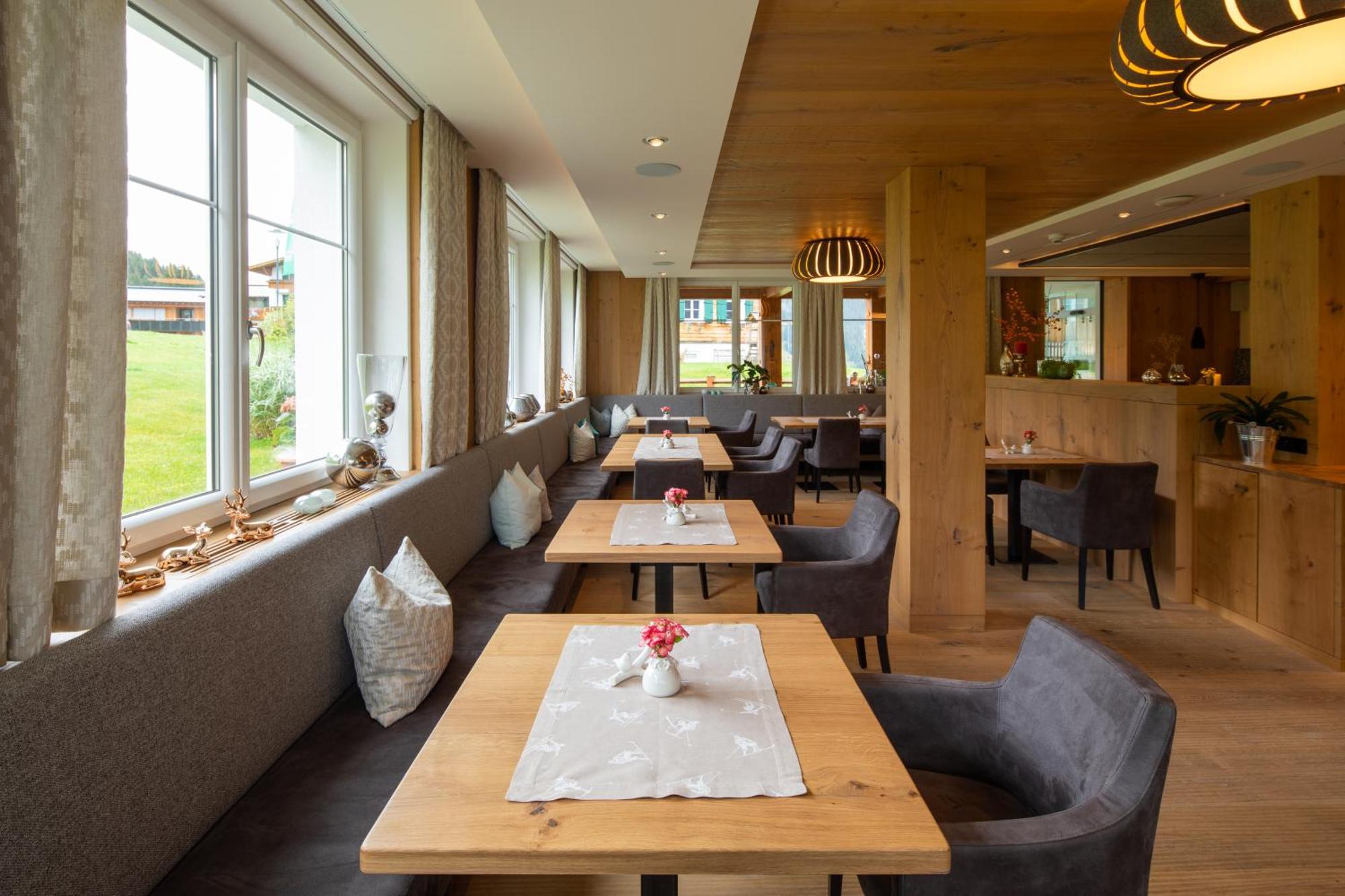 Hotel Restaurant Formarin Oberlech ภายนอก รูปภาพ